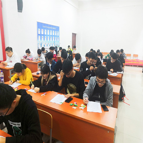 做测试题_副本.jpg 做测试题_副本.jpg